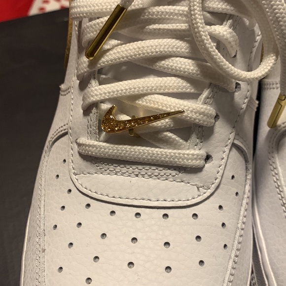 Nike Air Force 1 Gold Metallic Gold - Picture 3 of 11